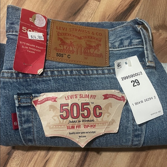 NWT Levi's Patchwork Jeans Shorts size 29 (8) - Picture 4 of 6